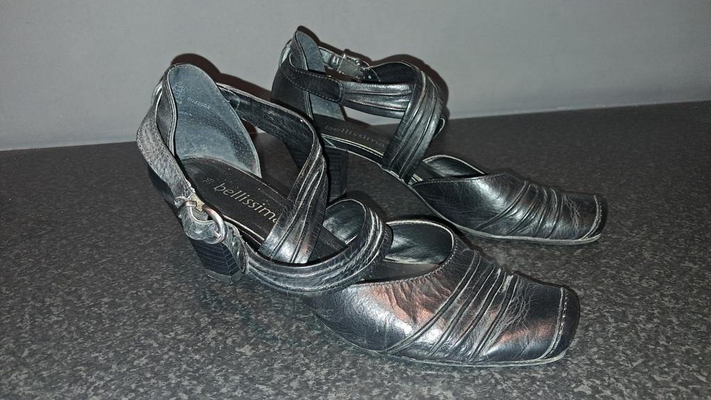 Leuke pumps met kruisband - maat 39, Kleding | Dames, Schoenen, Pumps, Zwart, Ophalen of Verzenden, Bellissima