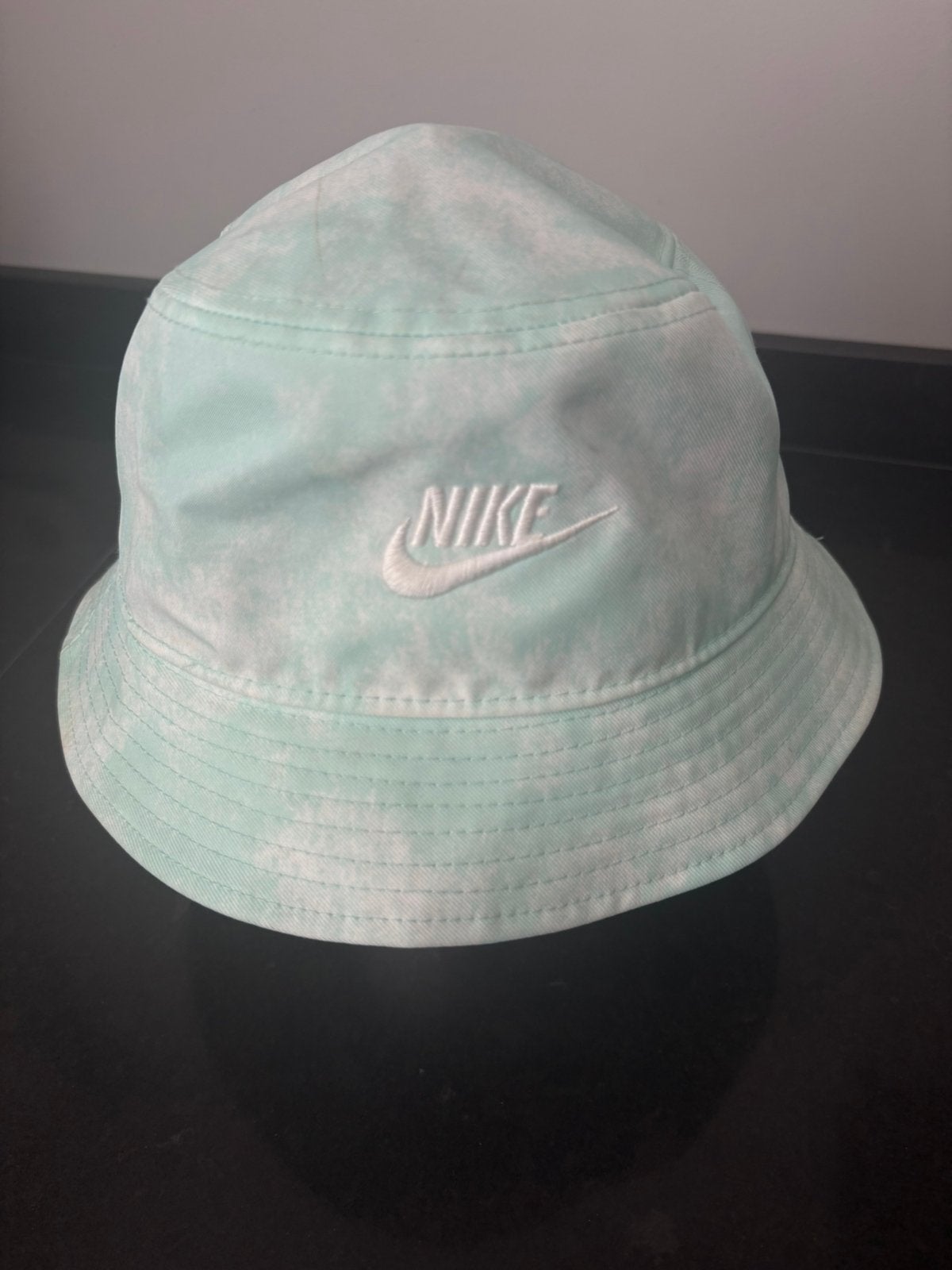 Diverse bucket hats (waaronder Nike) en zomerhoedje, Ophalen of Verzenden, Zo goed als nieuw