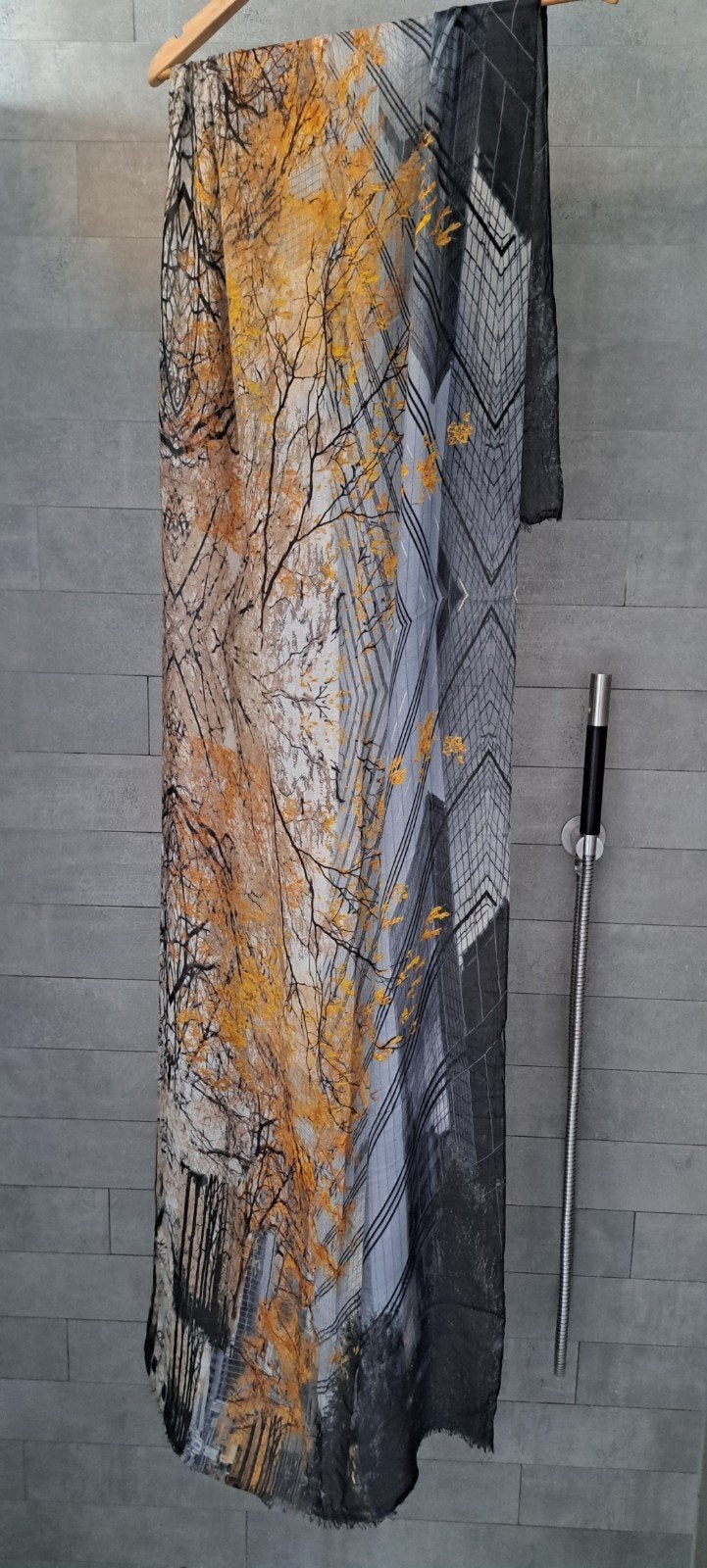 Marccain shawl, Kleding | Dames, Mutsen, Sjaals en Handschoenen, Ophalen of Verzenden, Zo goed als nieuw, Maat 46/48 (XL) of groter