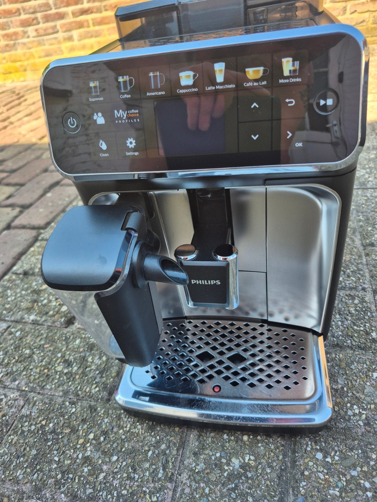 Philips lattego 5400 koffie bonenmachine in nette staat, Witgoed en Apparatuur, Afneembaar waterreservoir, Gebruikt, Koffiemachine
