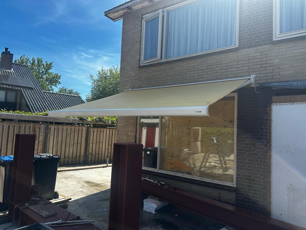 Knikarm zonnescherm Sunmaster 350x250 elektrisch, Ophalen, Elektrisch, Zo goed als nieuw, 150 tot 300 cm