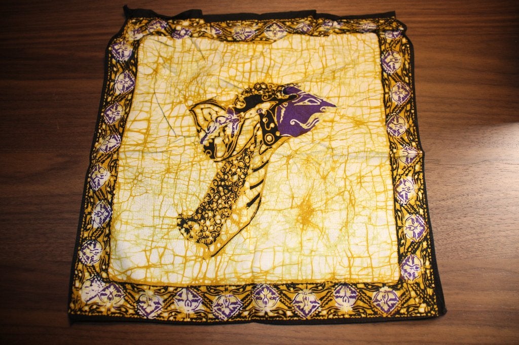 Lap 100% batik katoen stof - wayang - geel zwart beige #4609, Geel, Nieuw, Ophalen of Verzenden, Katoen