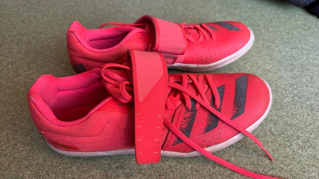 Adidas werpschoenen roze - maat 45 1/3, Adidas, Gebruikt, Overige typen, Ophalen of Verzenden