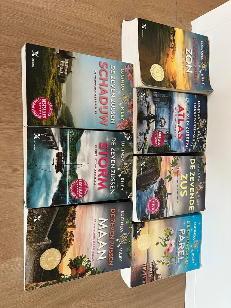 De Zeven Zussen serie - Lucinda Riley (6 boeken), Boeken, Romans, Ophalen of Verzenden, Gelezen