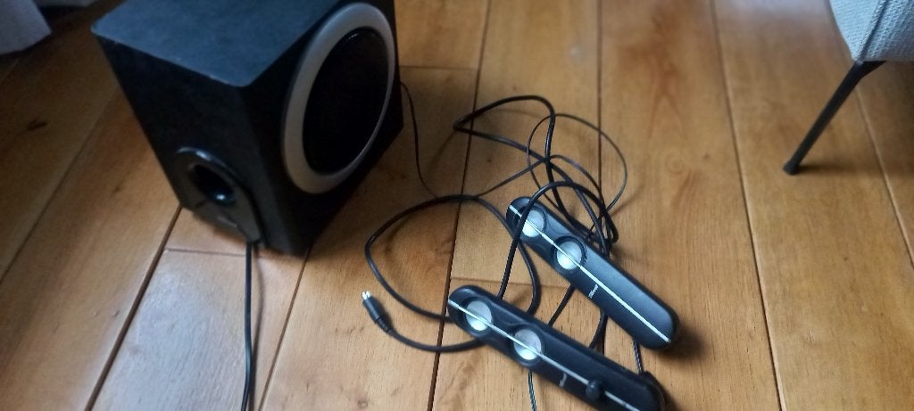 Trust subwoofer (kapot) en 2 speakers, Ophalen of Verzenden, Niet werkend, Trust