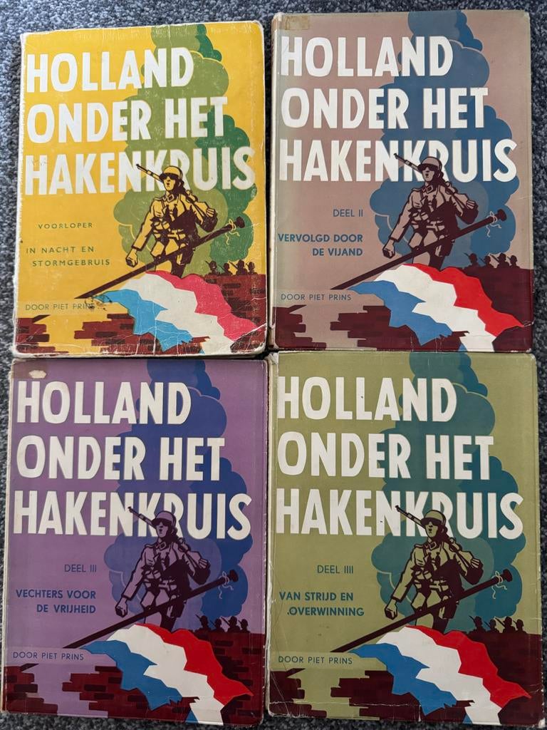 Holland Onder Het Hakenkruis 4 deeltjes, Ophalen of Verzenden, Gelezen