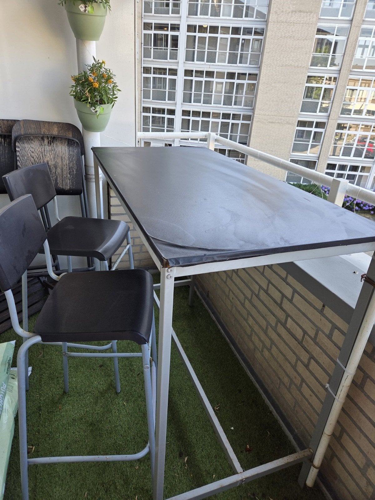 Hoge balkontafel/bartafel met 2 stoelen, Huis en Inrichting, Stoelen, Gebruikt, Vier, Metaal, Zwart, Ophalen