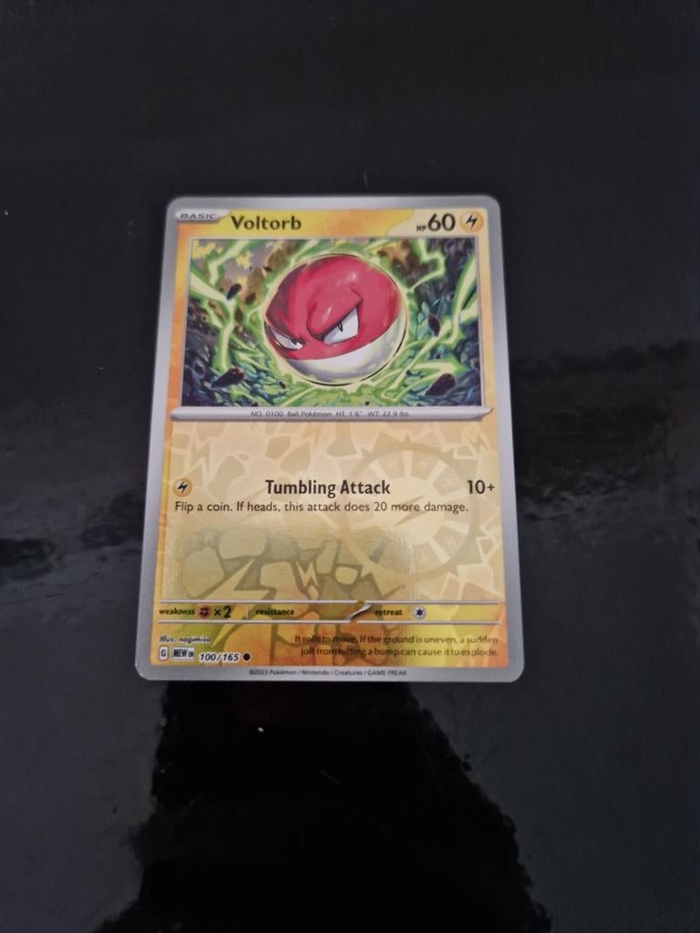 Voltorb Reverse Holo 151 Pokémon Kaart, Ophalen of Verzenden, Zo goed als nieuw, Losse kaart, Foil