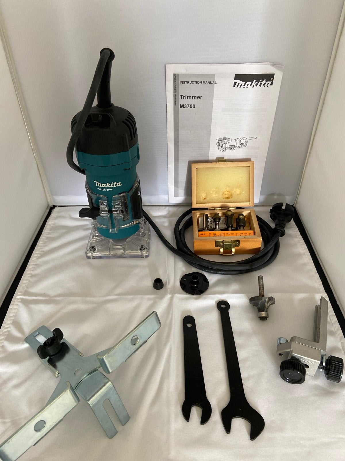 Makita M3700 Kantenfrees incl. accessoires en frezenset, Ophalen of Verzenden, Nieuw, Elektrisch, Kantenfrees