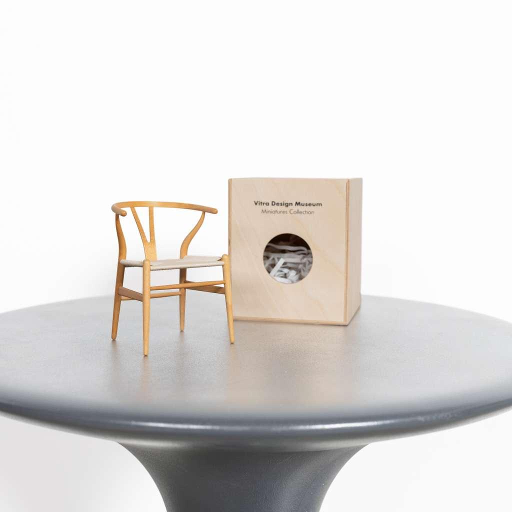 1x Vitra Miniatuur Y-Chair Stoel Hout/Vlechtwerk