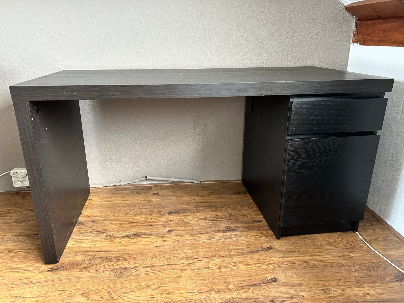 IKEA MALM Bureau 140x65 cm Zwart-Bruin met lades, Ophalen, Zwart, Gebruikt, Met lades