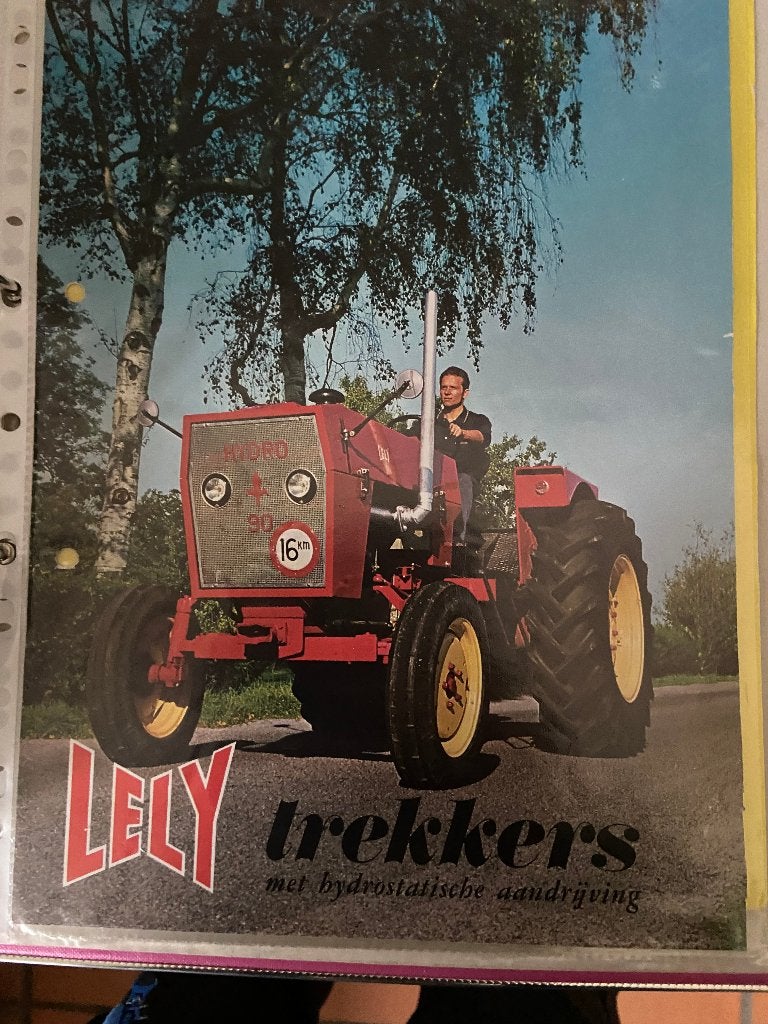 Tractorfolders, Ophalen of Verzenden, Zo goed als nieuw, Folder