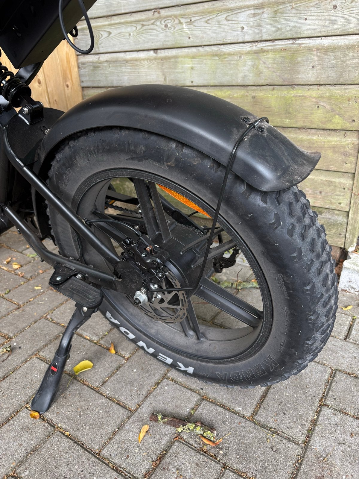 Stoere E-bike met dikke banden - Zwart, Zo goed als nieuw, 51 tot 55 cm, 50 km per accu of meer, Ophalen