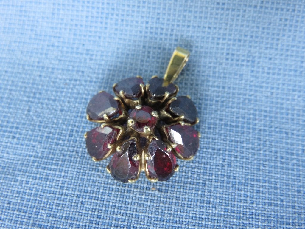 Antiek hangertje met granaat stenen in 8 karaat goud, Ophalen of Verzenden, Goud, Hanger