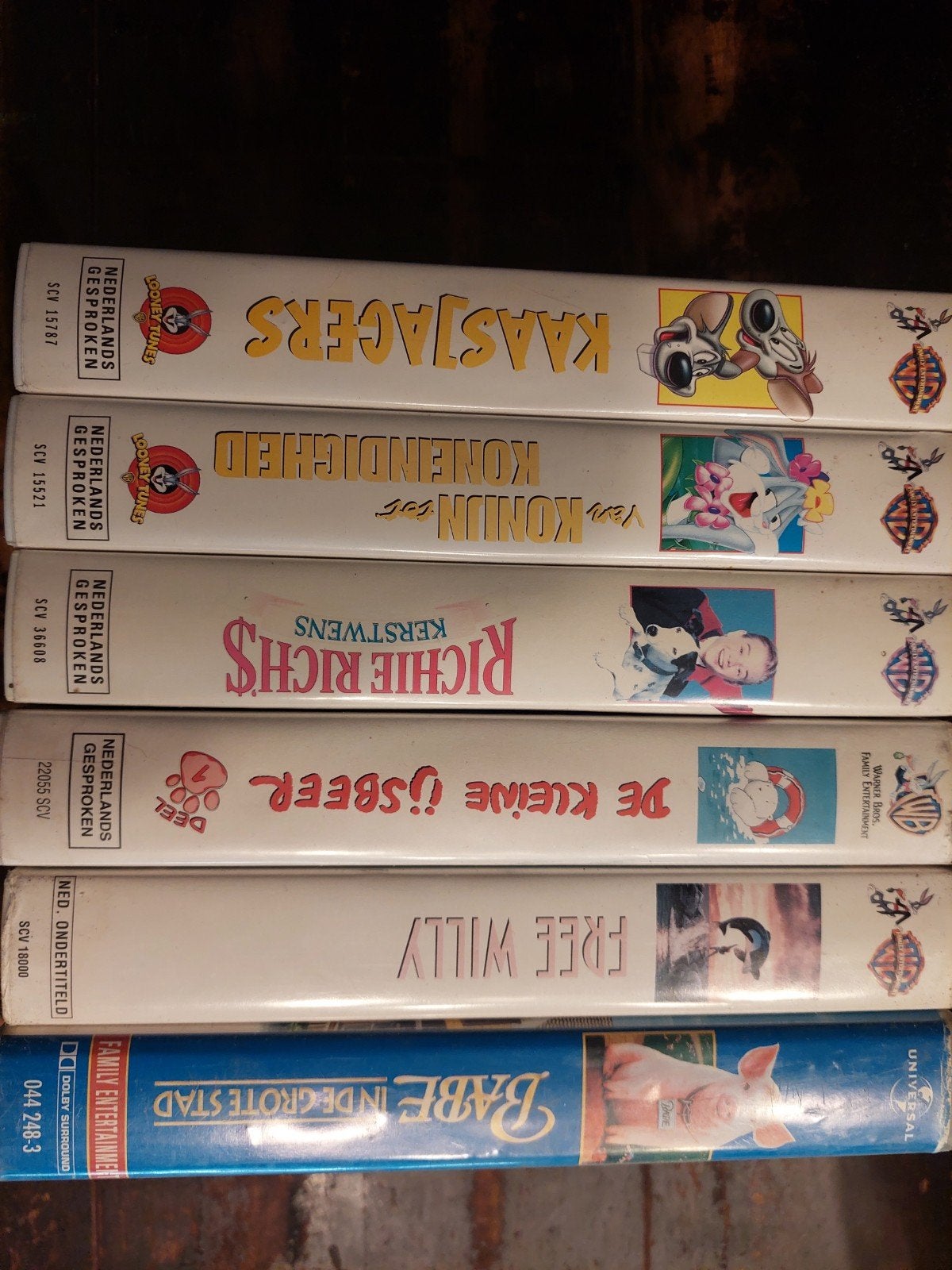 VHS Banden: Babe, De Kleine IJsbeer, Free Willy, Kaasjagers, Nederlands ondertiteld, Gebruikt, Alle leeftijden, Kinderfilm