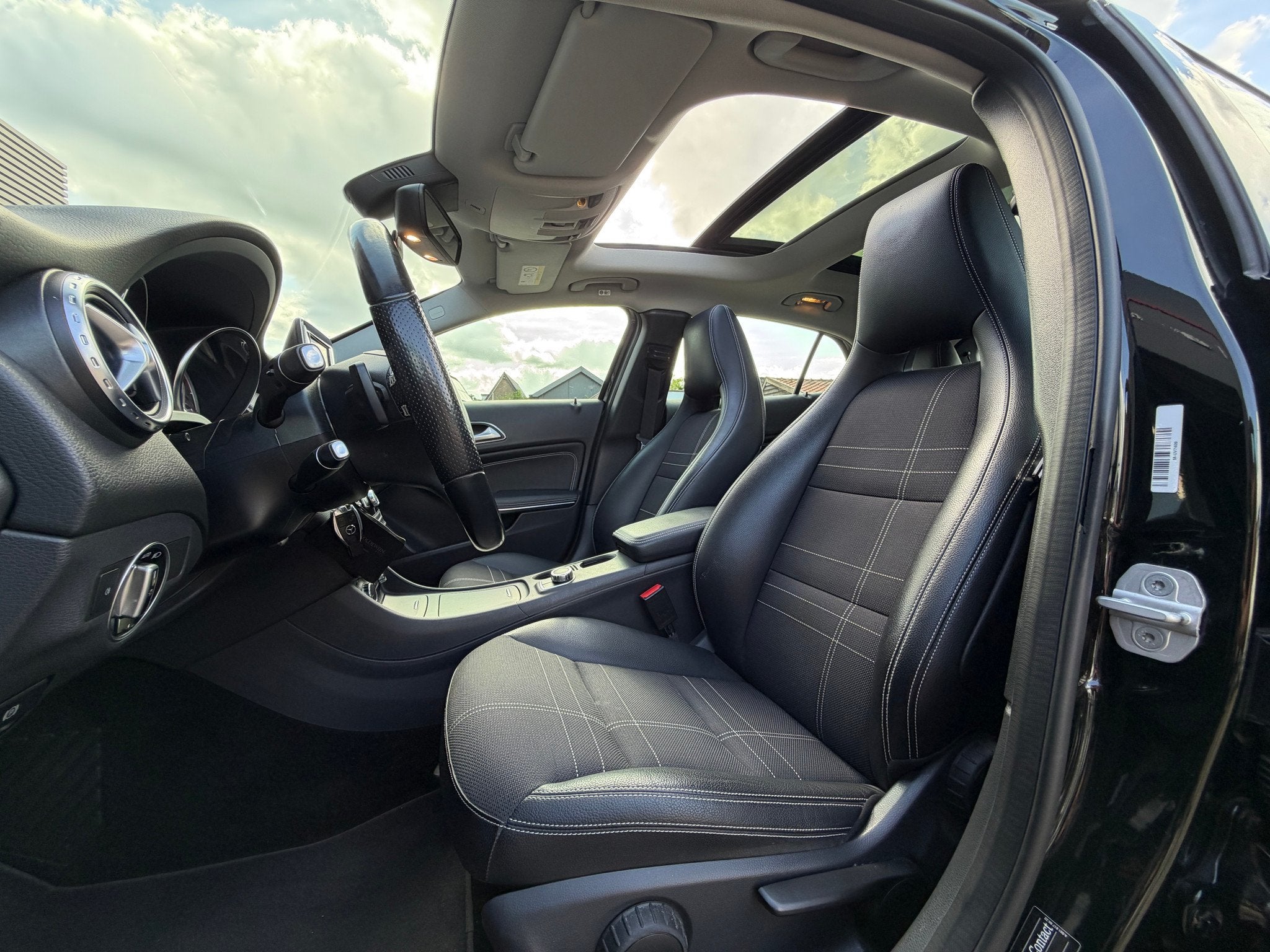 Mercedes-Benz GLA GLA 200 Ambition | Pano | Trekhaak | Cruis, Auto's, Automaat, Gebruikt, Euro 6, 715 kg