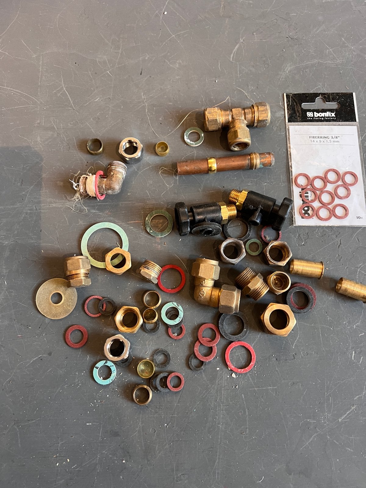Diverse knelsokken, kraantjes en fiberringen, Ophalen of Verzenden