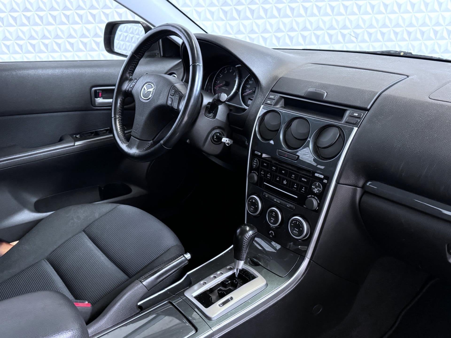 Mazda 6 Sport 2.0i AUTOMAAT PROBLEEM + nette staat! (2006), Auto's, Stof, Gebruikt, Zwart, 4 cilinders