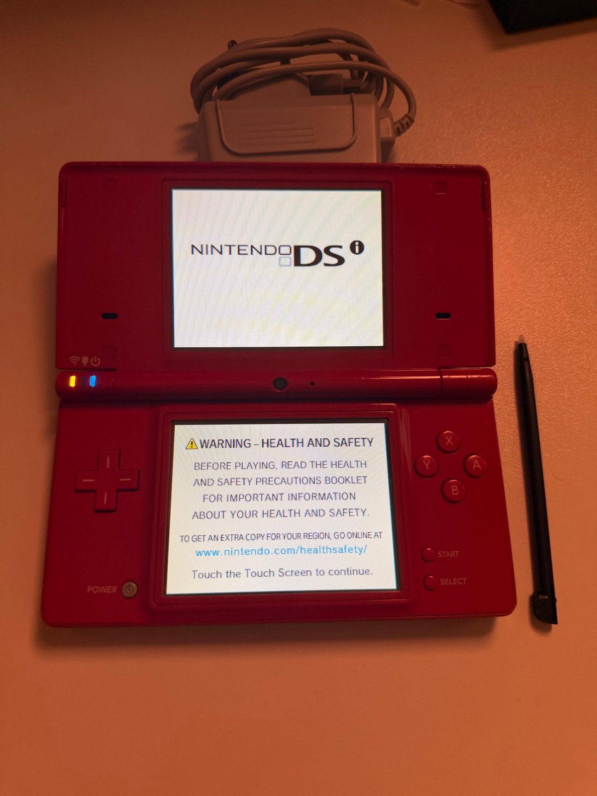 Nintendo DSi rood, Spelcomputers en Games, Spelcomputers | Nintendo DS, Gebruikt, Dsi, Rood, Ophalen of Verzenden