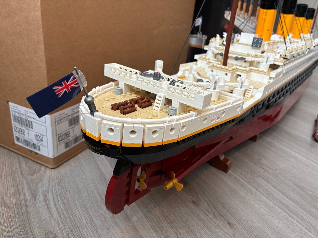 Foto 10 van Lego 10294 Sculptures Titanic met doos