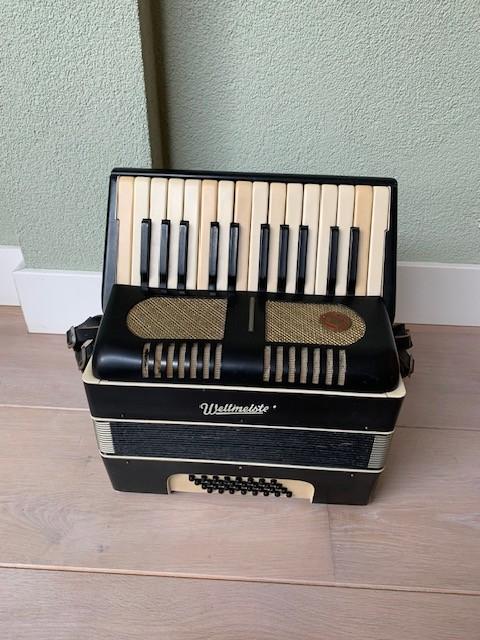 Te koop accordeon Weltmeister 32 bas, Muziek en Instrumenten, Accordeons, Gebruikt, Met riemen, 32-bas, Weltmeister