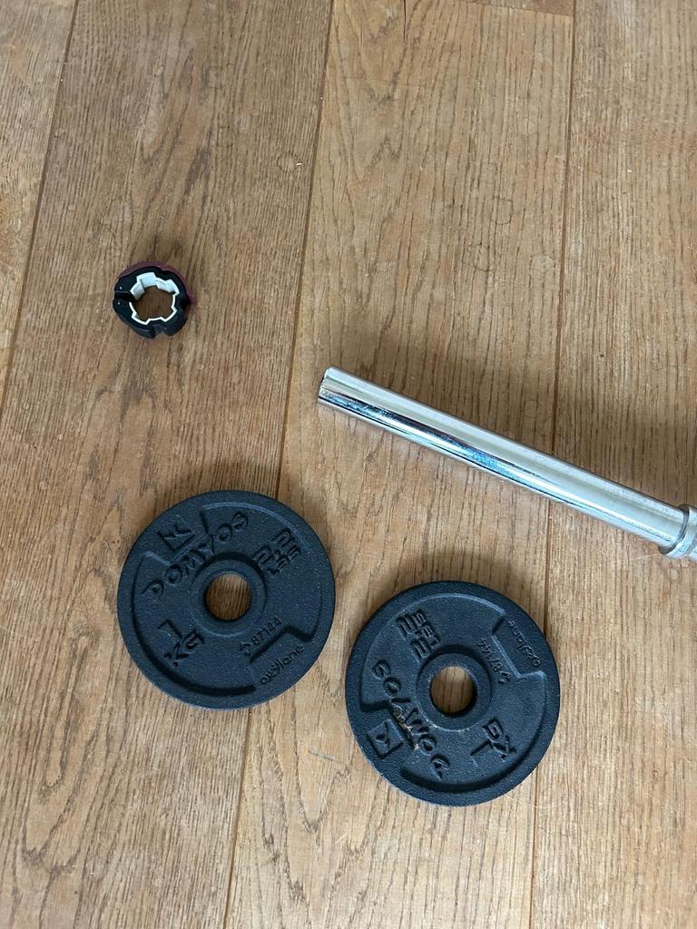 Domyos Halterstang met 4x 1kg Halterschijven, Ophalen, Gebruikt, Armen, Halterstangen