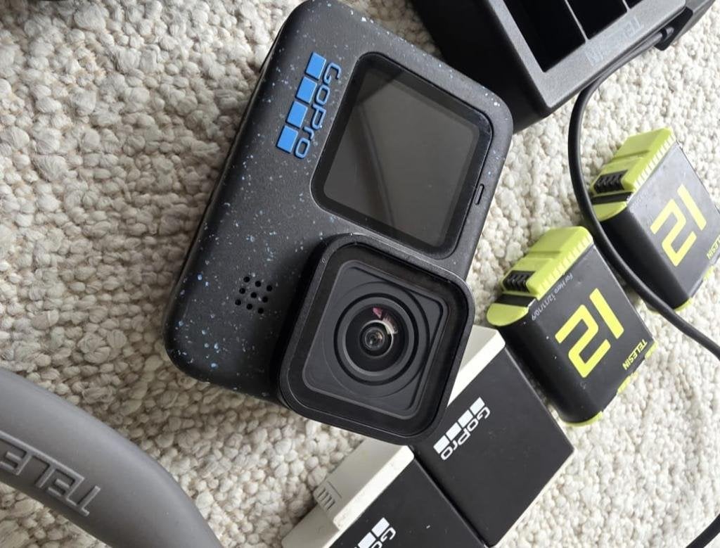 Foto 4 van GoPro Hero 12 Black + 4 accu´s en nekmount