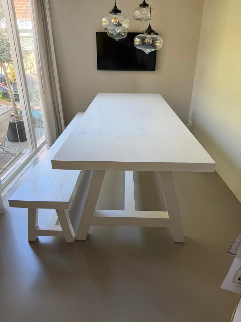 Grote witte houten eettafel met bankje, Huis en Inrichting, Ophalen, 200 cm of meer, 50 tot 100 cm, Zo goed als nieuw