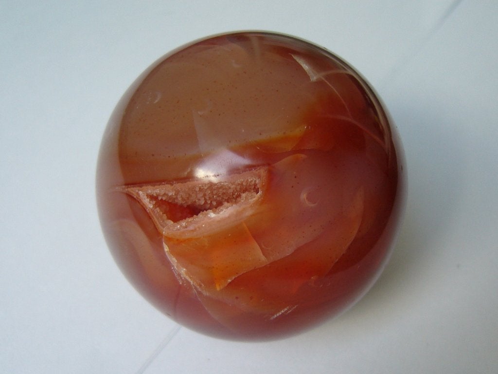 carneool prachtige bol rode agaat kornalijn bal met geode, Ophalen of Verzenden, Mineraal