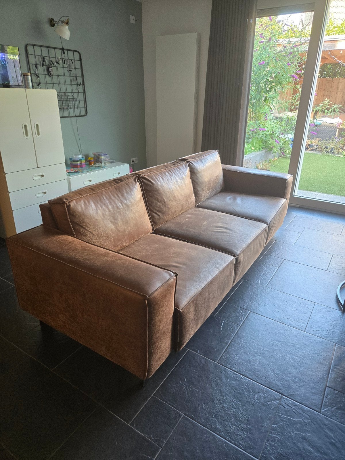 3-zits Microleder Bank Cognac Kleur - 240x90x72 cm, Huis en Inrichting, Banken | Bankstellen, Ophalen, Overige materialen, Gebruikt