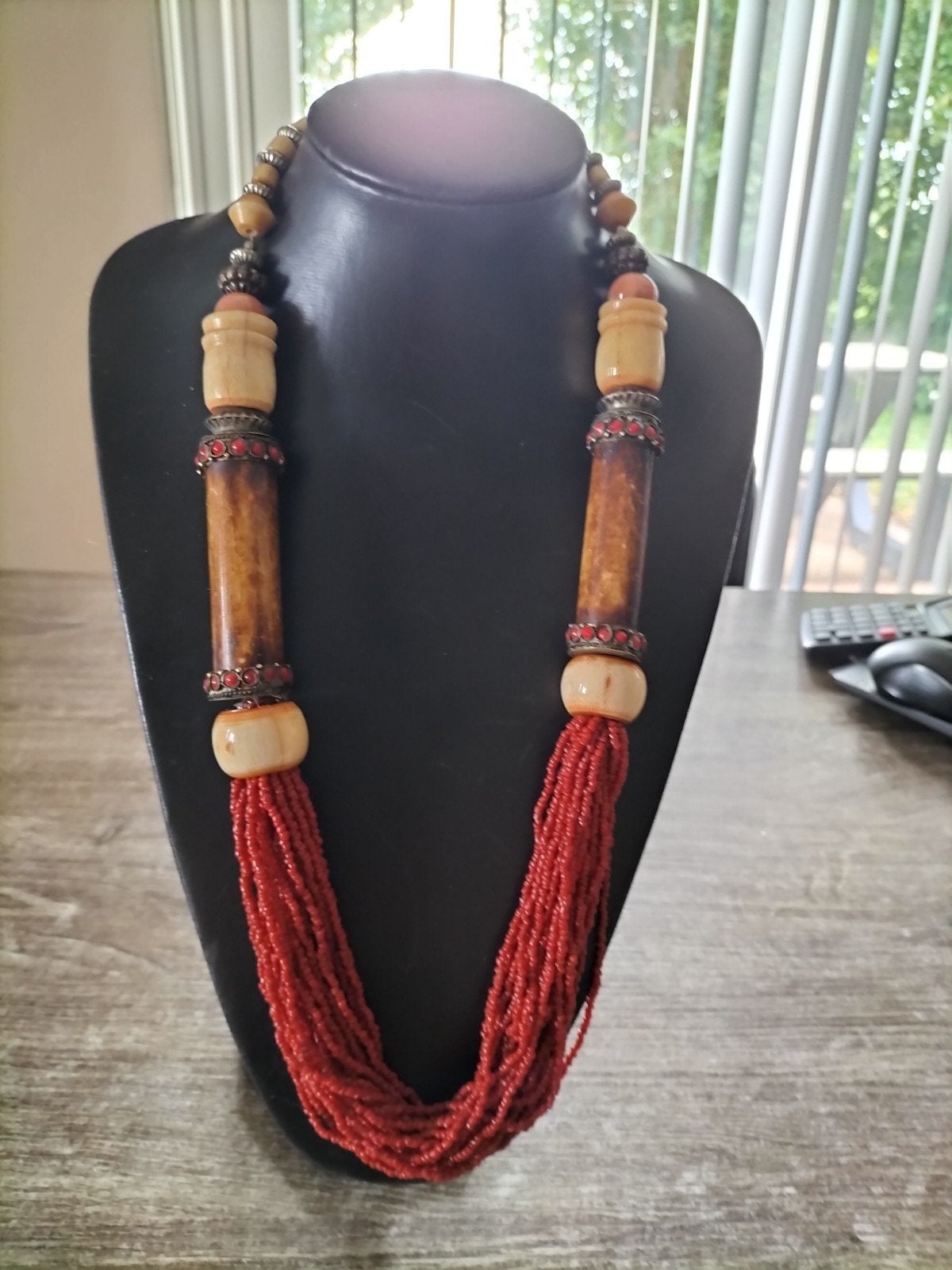 Prachtige Oude Etnische Ketting met Kralen en Hout, Verzenden, Gebruikt, Rood, Overige materialen