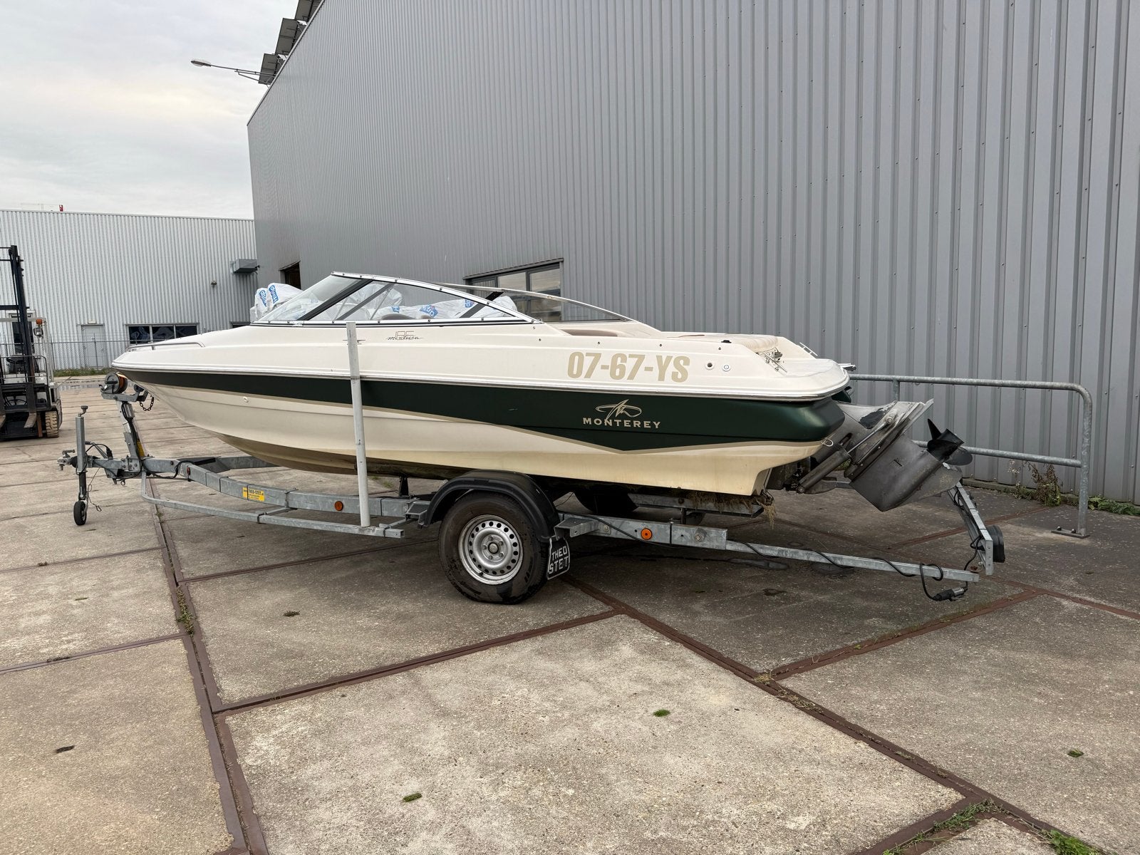 Foto 7 van Monterey 186 Montura met trailer - Volvo Penta 4.3 V6