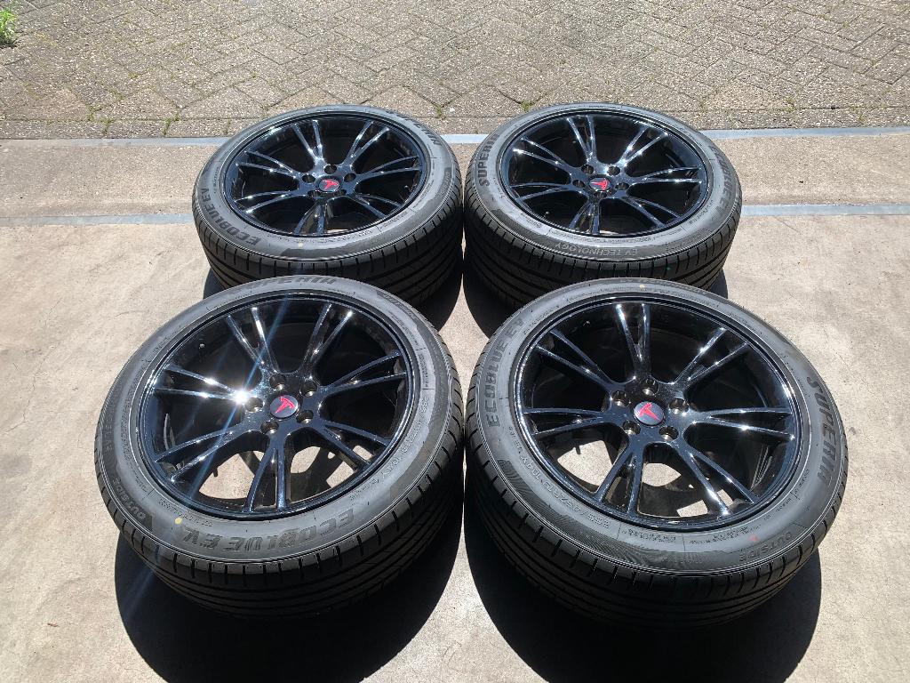 OEM TESLA MODEL Y GEMINI VELGEN + BANDEN 255 45 R19 +BLE, Auto-onderdelen, Banden en Velgen, Banden en Velgen, Zomerbanden, 19 inch