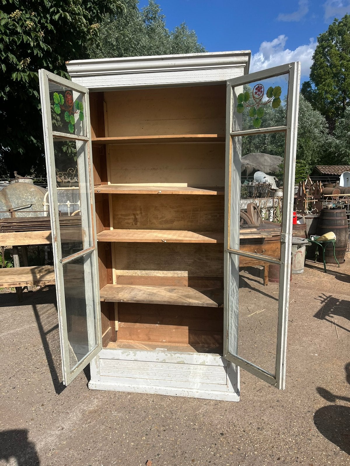 Oude vitrine kast of brocante vitrine kast, Ophalen