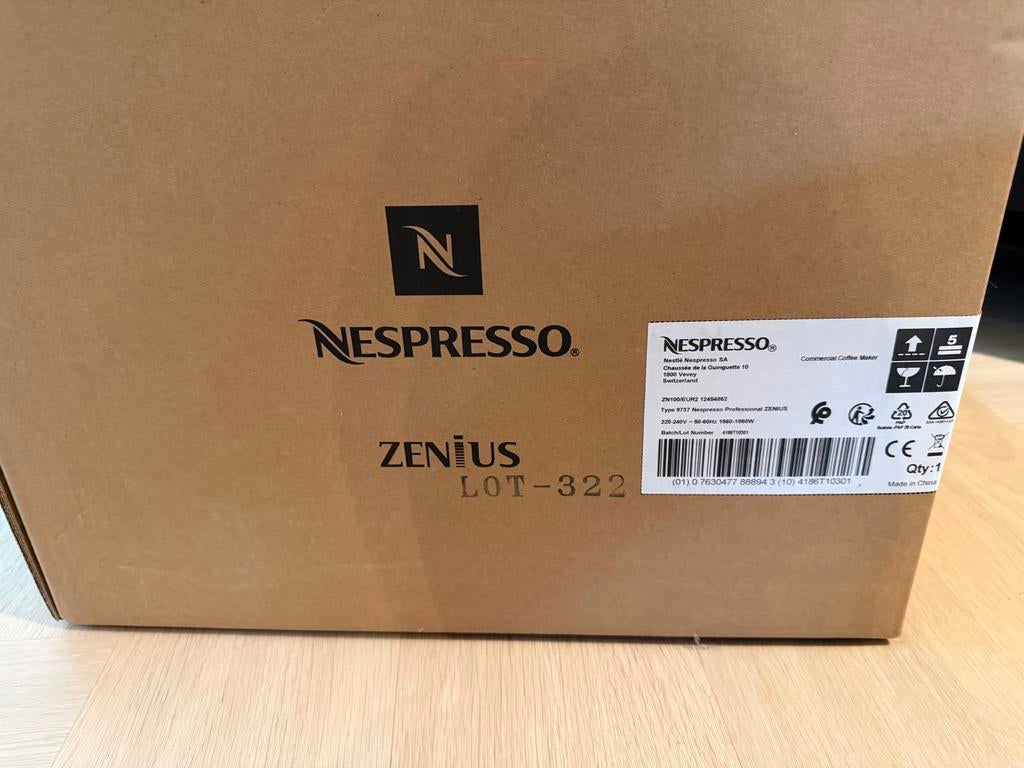 Nespresso Zenius Professionele Koffiemachine, 10 kopjes of meer, Ophalen of Verzenden, Koffiepads en cups, Afneembaar waterreservoir