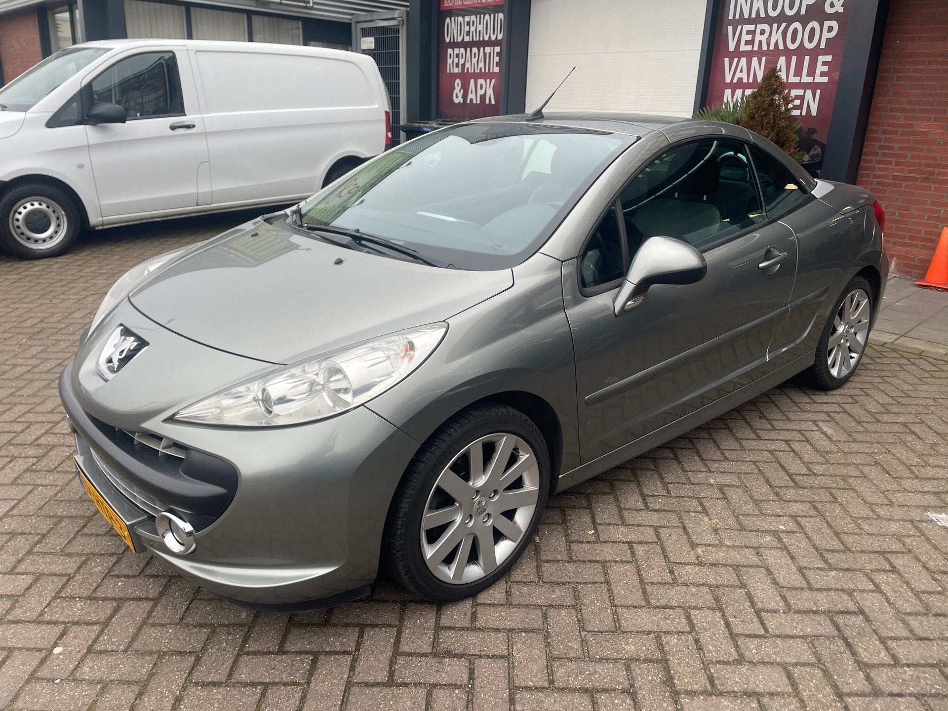 Peugeot 207 CC 1.6-16V T Sport, Auto's, Voorwielaandrijving, Gebruikt, 4 cilinders, 4 stoelen