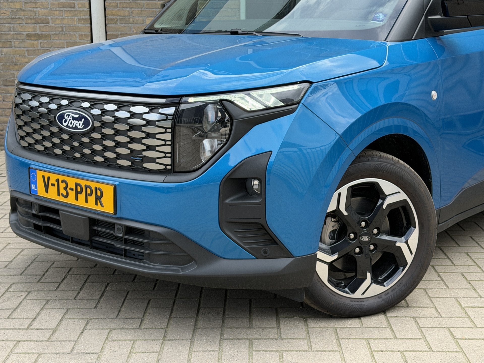 Ford E-Transit Cour. Limited 44 kWh Direct rijden/CarPlay/So, Auto's, Gebruikt, Blauw, 1524 kg, 2 stoelen