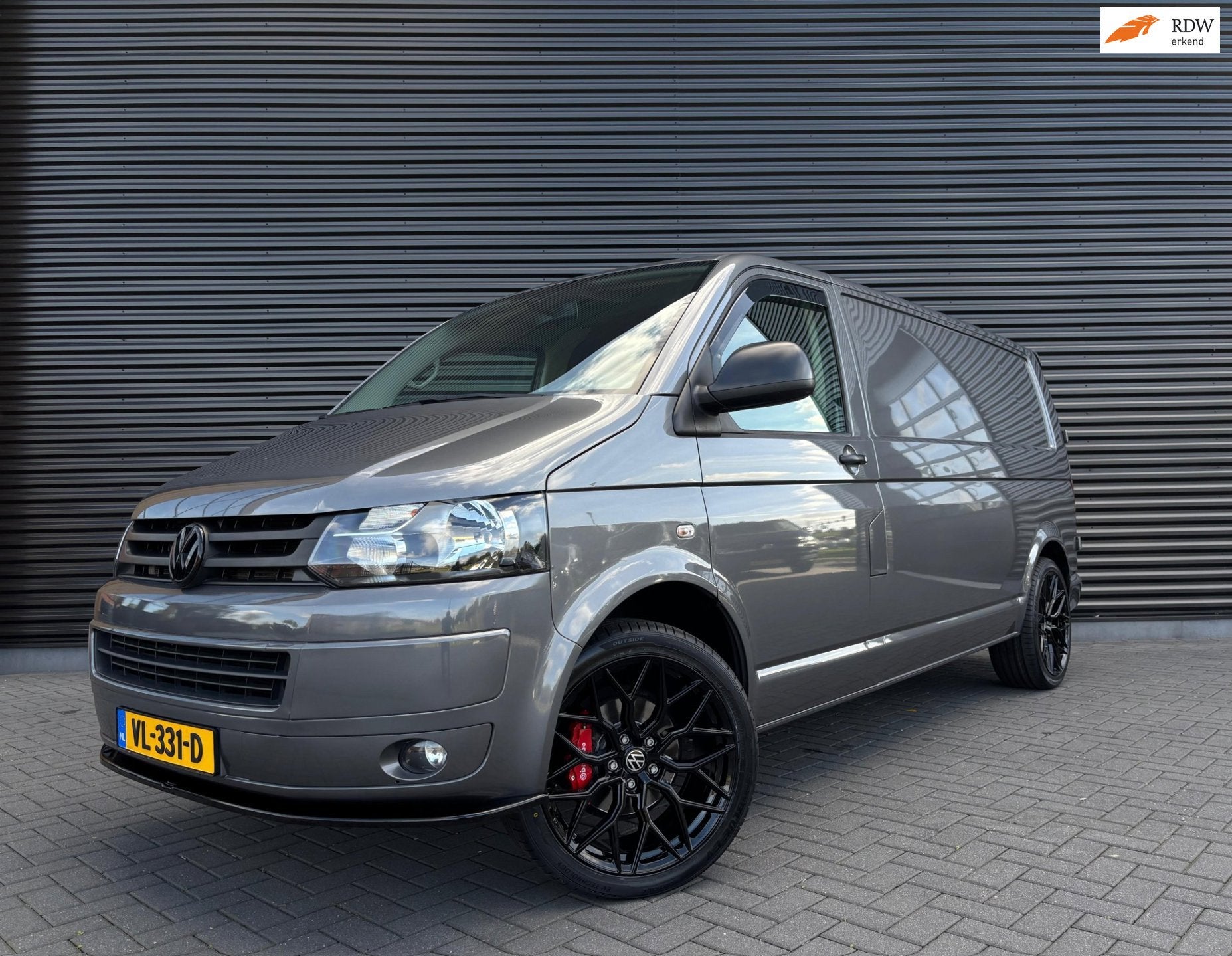 Volkswagen Transporter 2.0 TDI L2H2| 180 PK| CARPLAY| CRUISE, Auto's, Euro 5, Gebruikt, Zwart, 4 cilinders