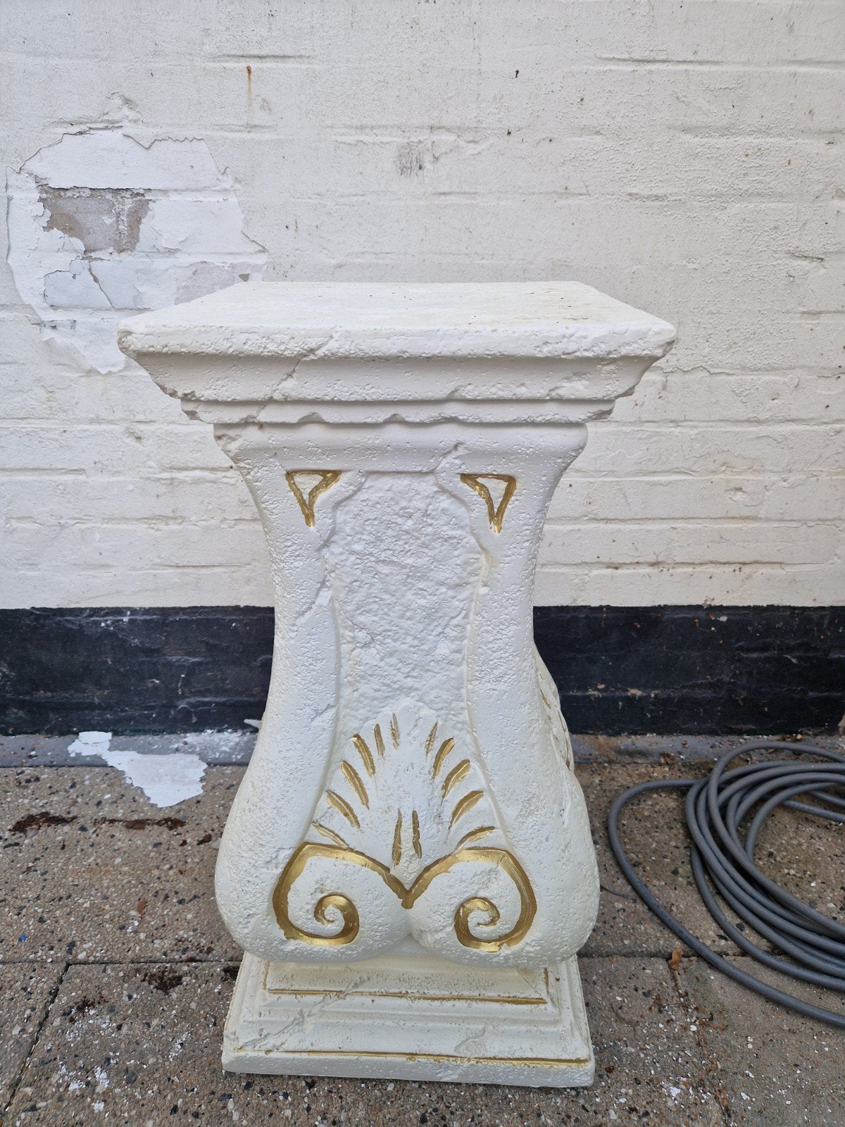 Decoratieve sokkel met gouden accenten, Ophalen of Verzenden