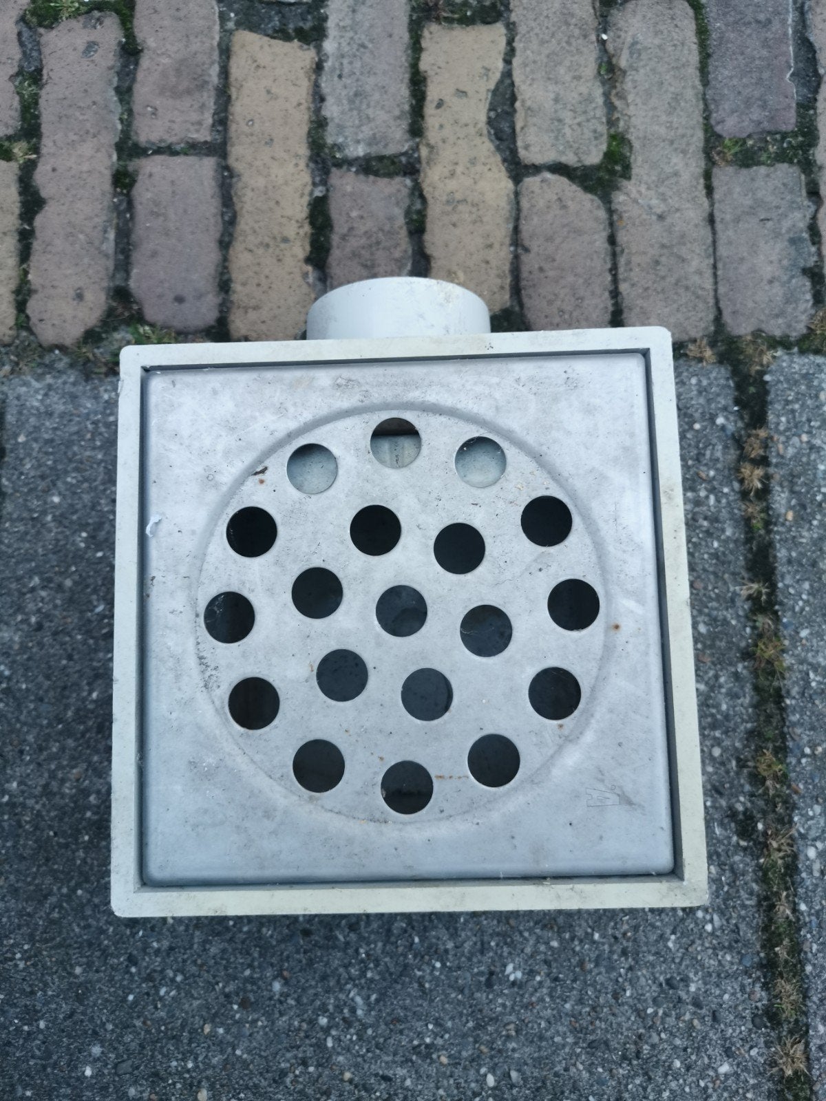 Gebruikte afvoerput met rooster, Gebruikt, Ophalen of Verzenden, Minder dan 2 meter, 80 mm of meer