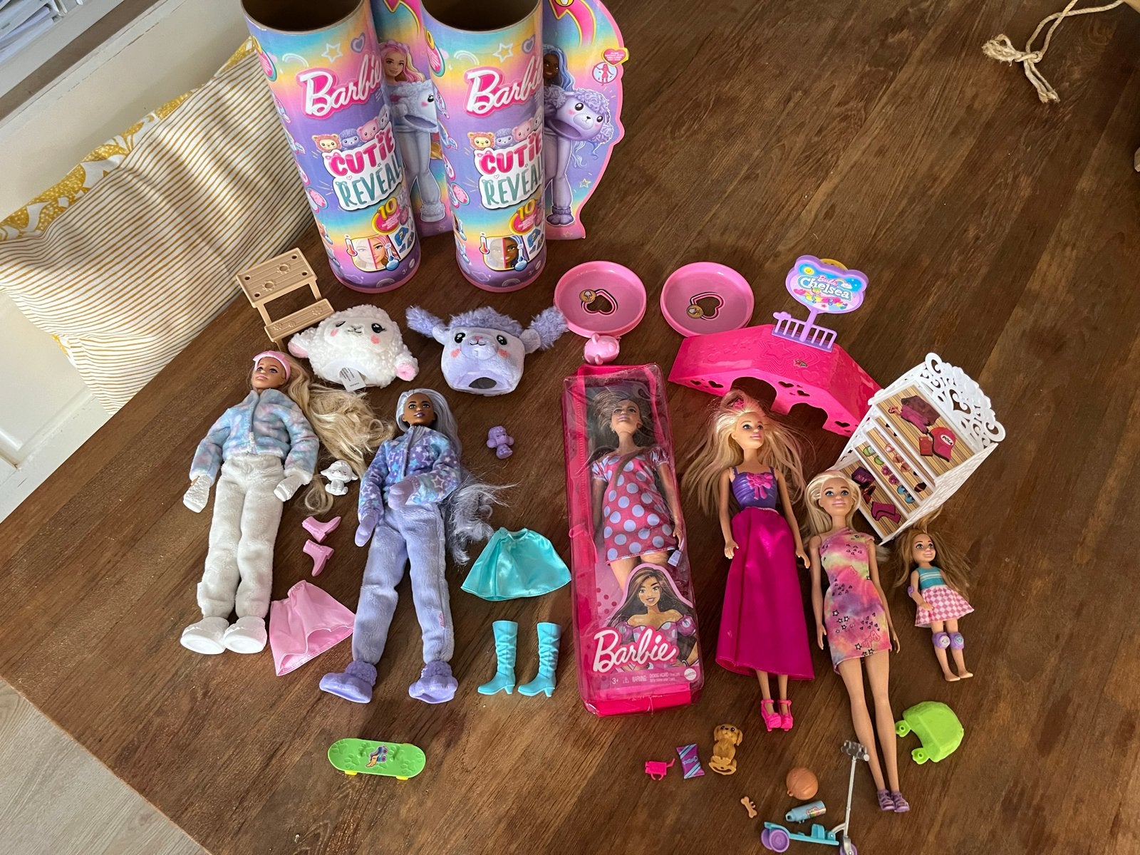 Cutie reveal Barbie set met poppen, kleding en accessoires, Ophalen, Gebruikt, Barbie