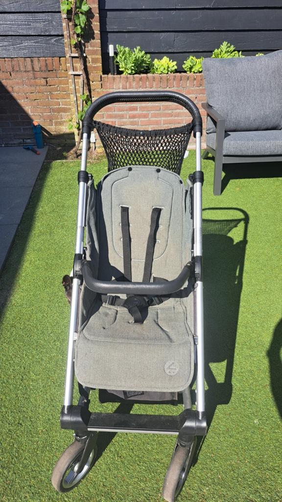 Mutsy kinderwagen compleet met slaapzak, regenhoes en net, Kinderen en Baby's, Kinderwagens en Combinaties, Kinderwagen, Gebruikt
