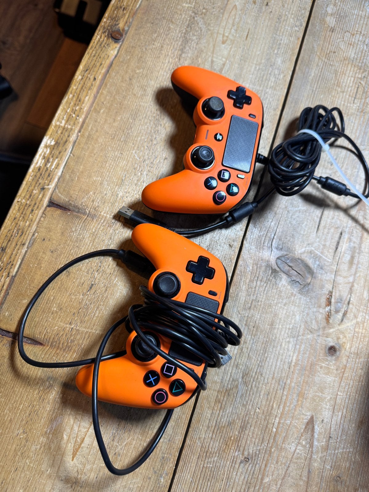 2x Nacon PS4 Controllers – Oranje, Ophalen of Verzenden, Zo goed als nieuw, Controller