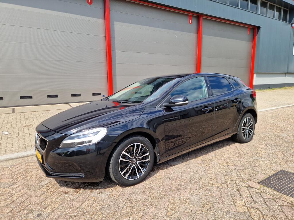 Volvo V40 2.0 D2 Inscription (bj 2019, automaat), Auto's, Volvo, Stof, Gebruikt, 4 cilinders, Zwart