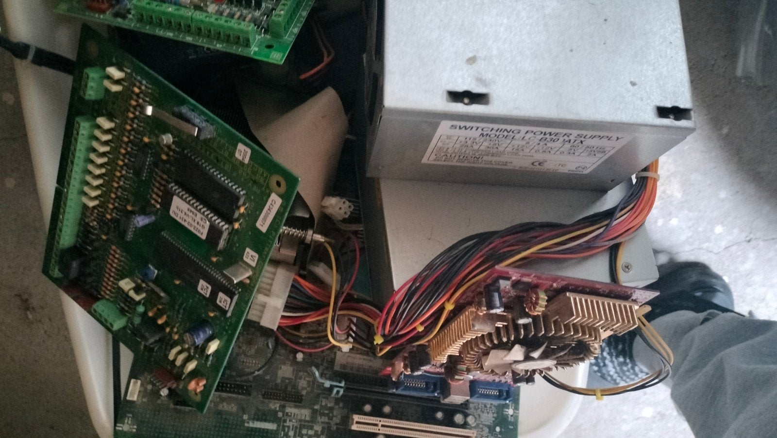 Diverse PC onderdelen: videokaart, voeding en meer, Gebruikt, GDDR, Ophalen of Verzenden, PCI