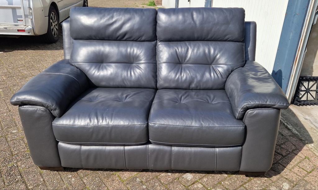 Gratis Mooie Bank leer  in hele goede staat!, Huis en Inrichting, Banken | Bankstellen, Ophalen, Gebruikt, 150 tot 200 cm, Tweepersoons