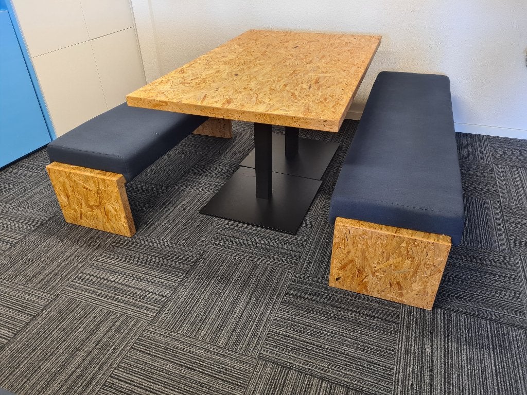 OSB tafel en 2 banken | complete eethoek, Ophalen, Gebruikt, 4 tot 6 stoelen