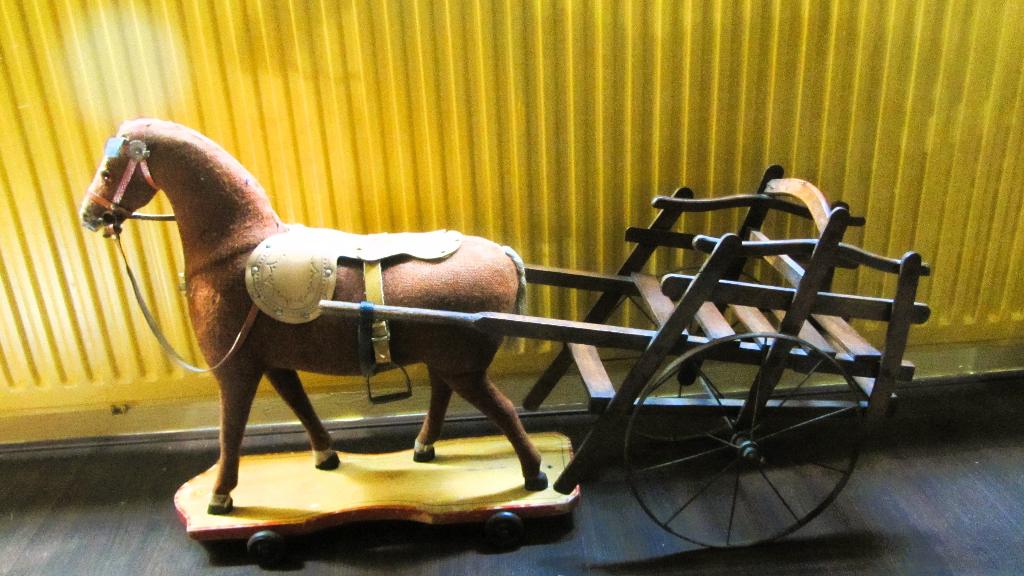 Antieke paard en wagen, Ophalen