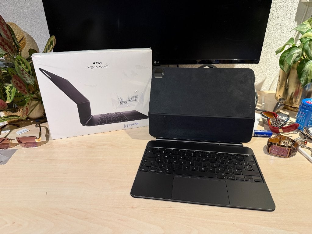 Magic Keyboard 13 inch - iPad Pro M4 / M5, Ophalen of Verzenden, Zo goed als nieuw, Bescherming voor- en achterkant
