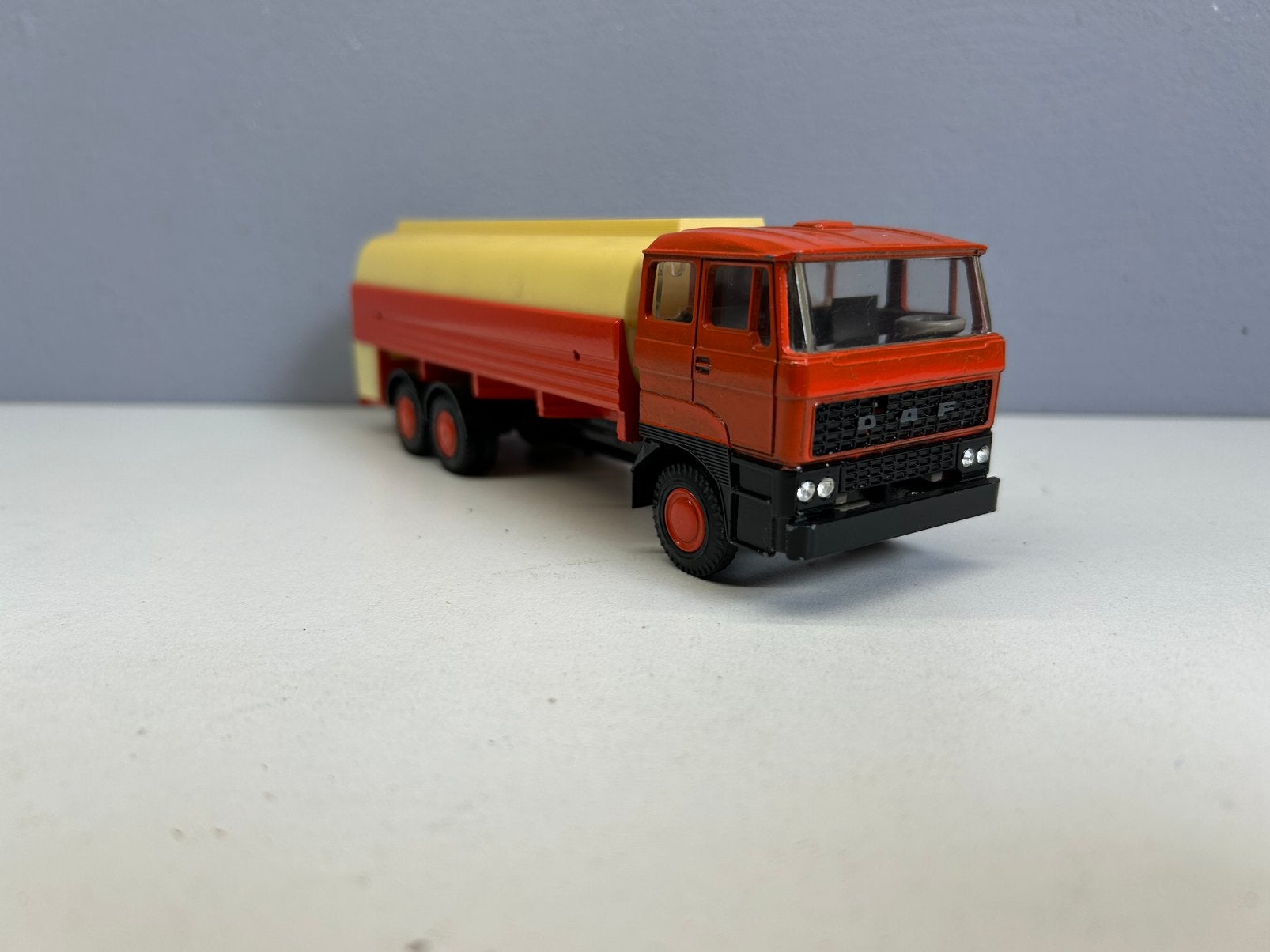 Lion toys car Daf type 1 melkwagen tankwagen €20, Ophalen of Verzenden, Bus of Vrachtwagen, Lion Toys